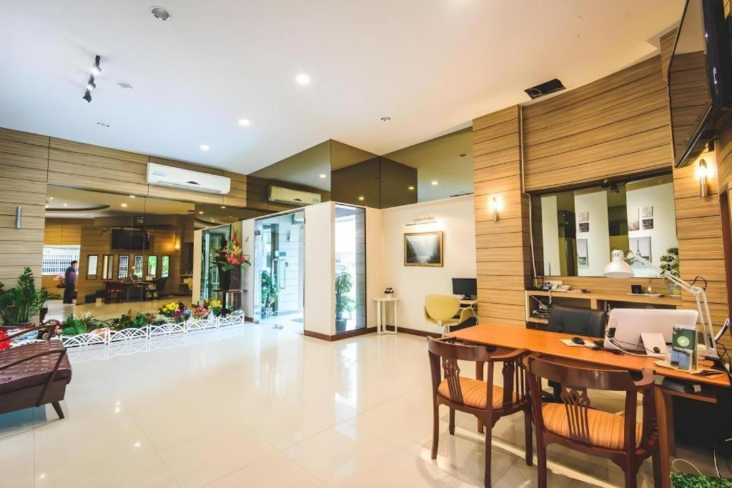 New Suanmali hotel Bangkok Bagian luar foto