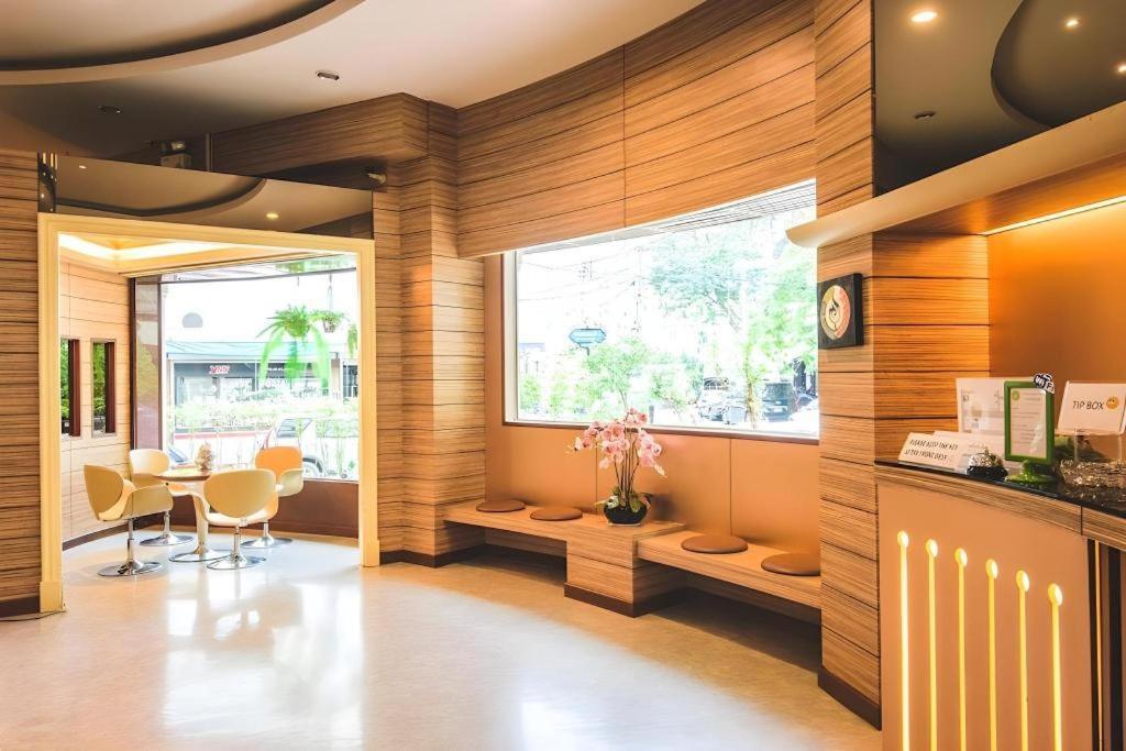 New Suanmali hotel Bangkok Bagian luar foto