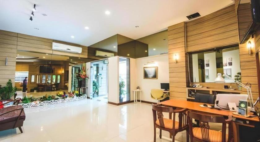 New Suanmali hotel Bangkok Bagian luar foto